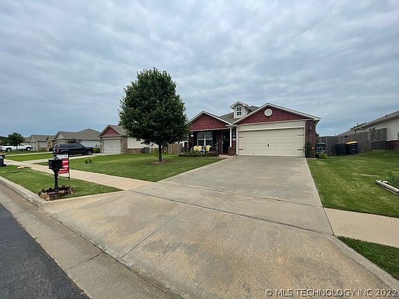 2nd image of 14741 Fern Pl