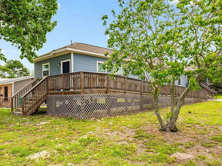 1109 W Nelson Ave — Photo 2