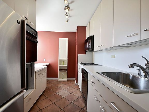 4th image of 444 E 86th St APT 24F