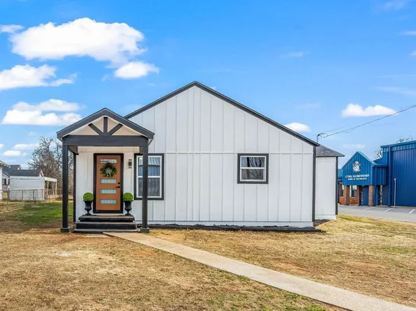 103 N 4th St, Cyril, OK 73029