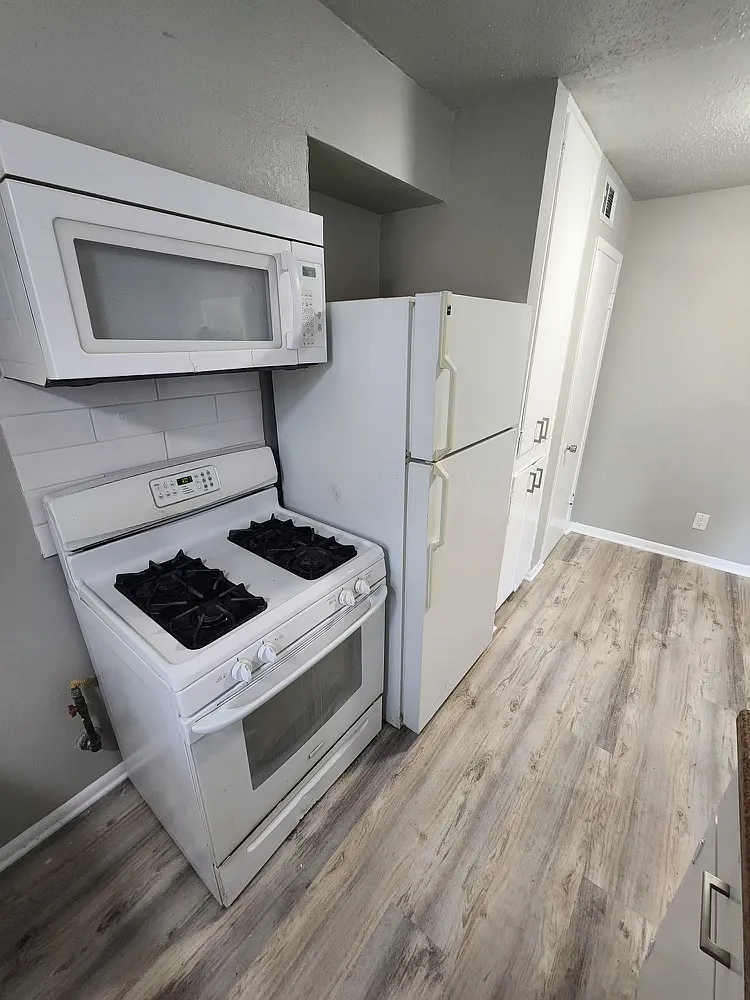 3414 Woodridge Dr — Photo 4