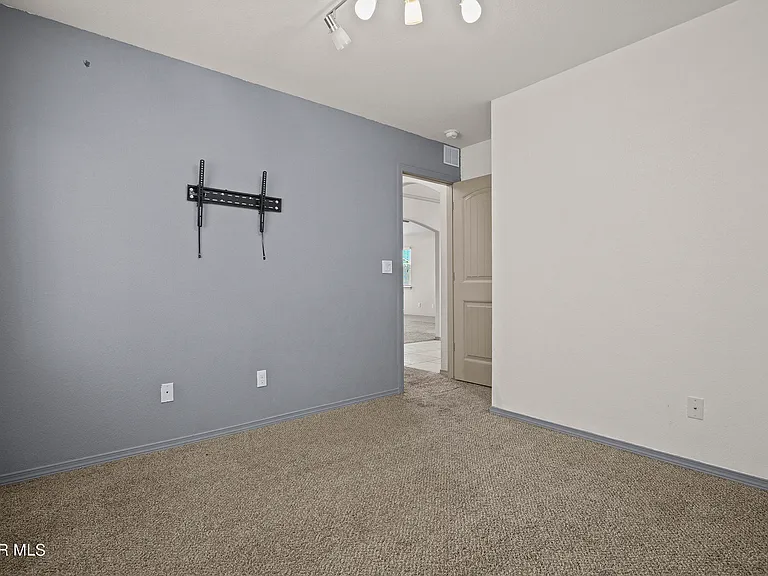 4989 Marcella Santillana — Photo 12