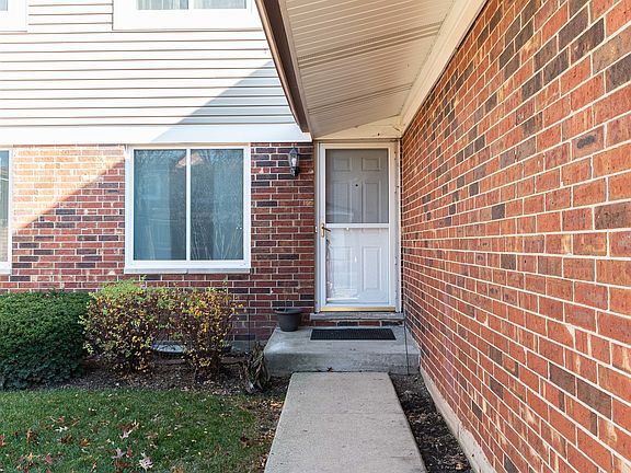 2nd image of 1991 N Heritage Cir #3