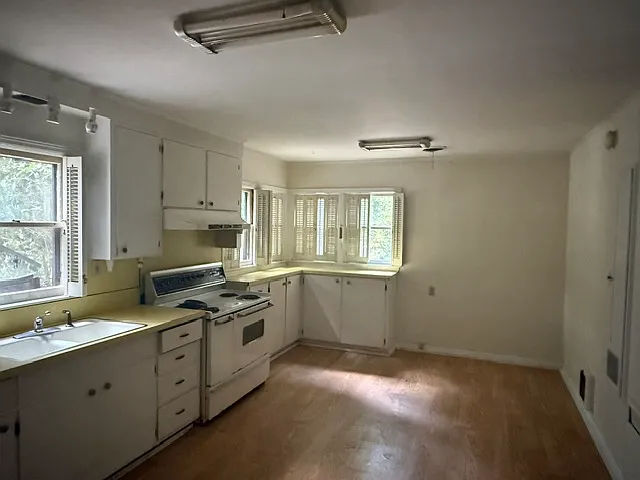 502 N Lee St — Photo 2