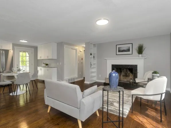 124 Hudson St, Springfield, MA 01118