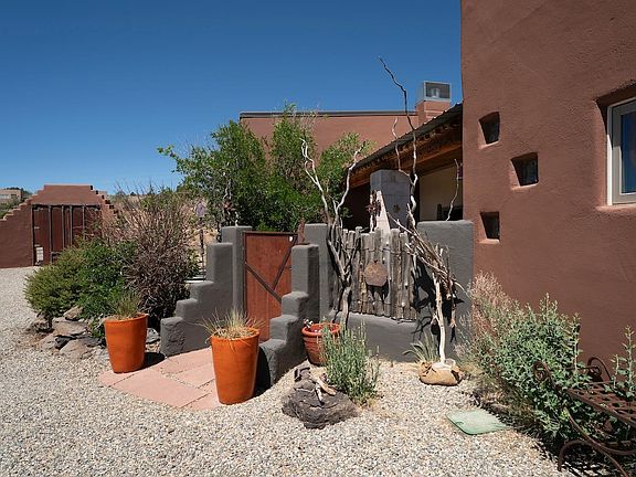 3rd image of 44 Arroyo Park Drive