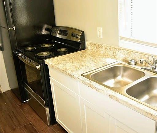 2nd image of 1622 Prentis Ave #B