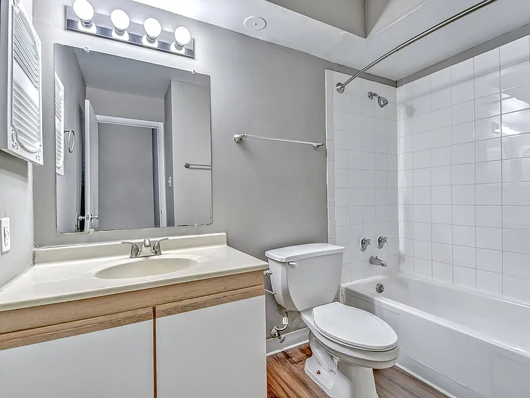 1x1 Standard Bath 1x1 Standard Bath