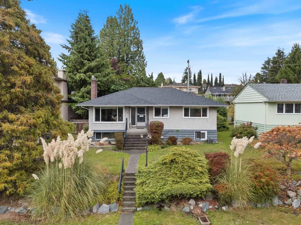 6127 Buchanan St, Burnaby, BC V5B 2S4