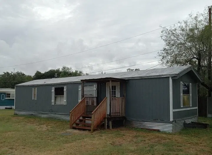 2 bed, 720 sqft, $800 — Photo 1