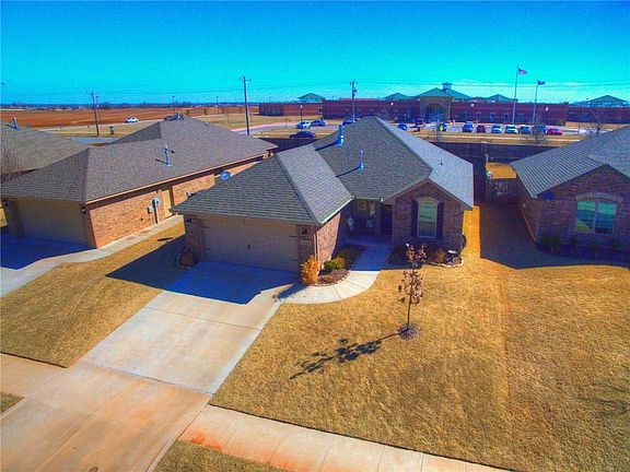3rd image of 3600 Arcadia Dr