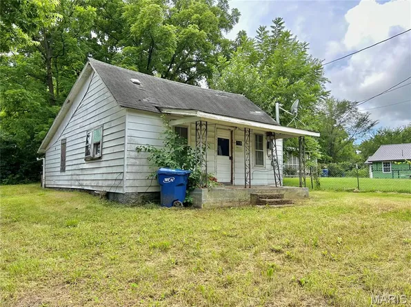 705 E 4th St, Salem, MO 65560