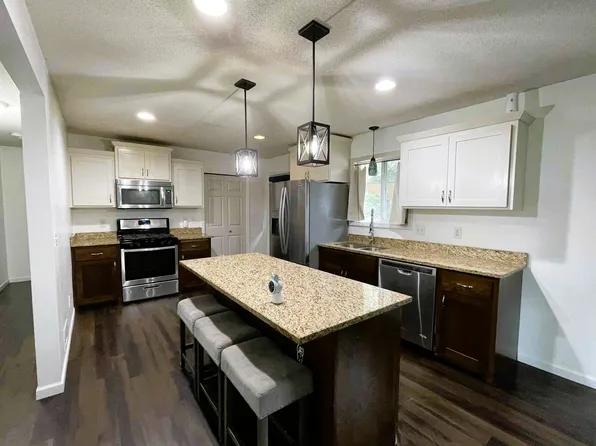 6609 76th Ave N, Brooklyn Park, MN 55428