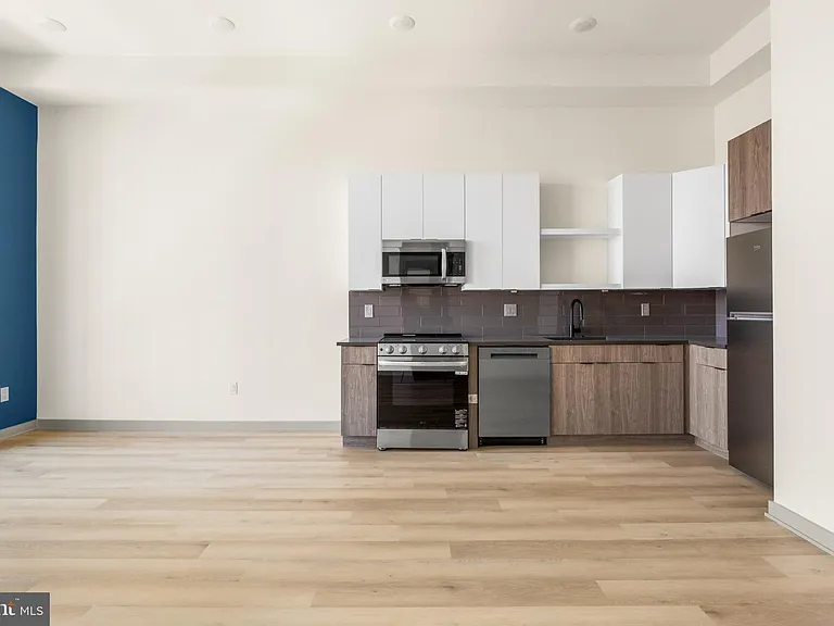 689 N Broad St #505 — Photo 8