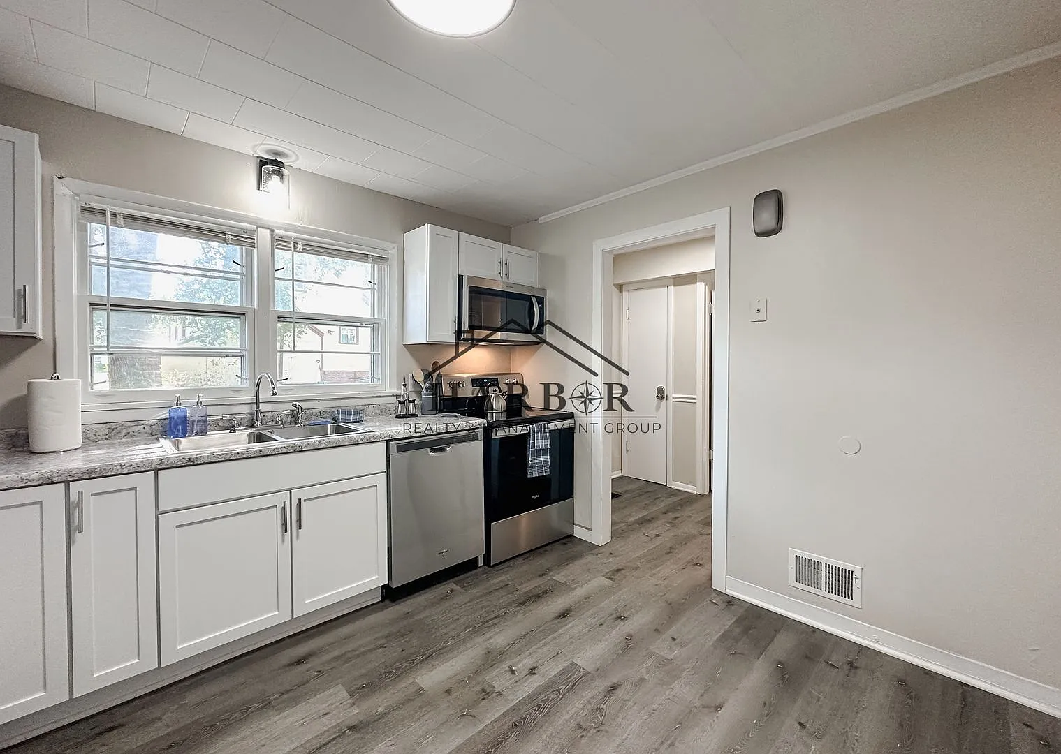 5th Avenue SE Duplex — Photo 3