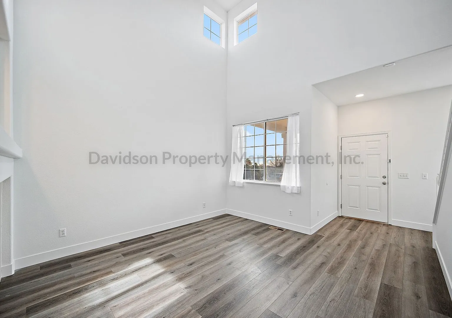 Stunning 5 Bedroom House in Peyton — Photo 3
