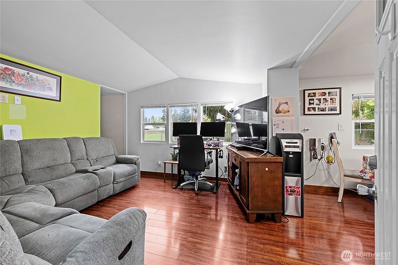 4th image of 4425 Meridian Avenue N #28