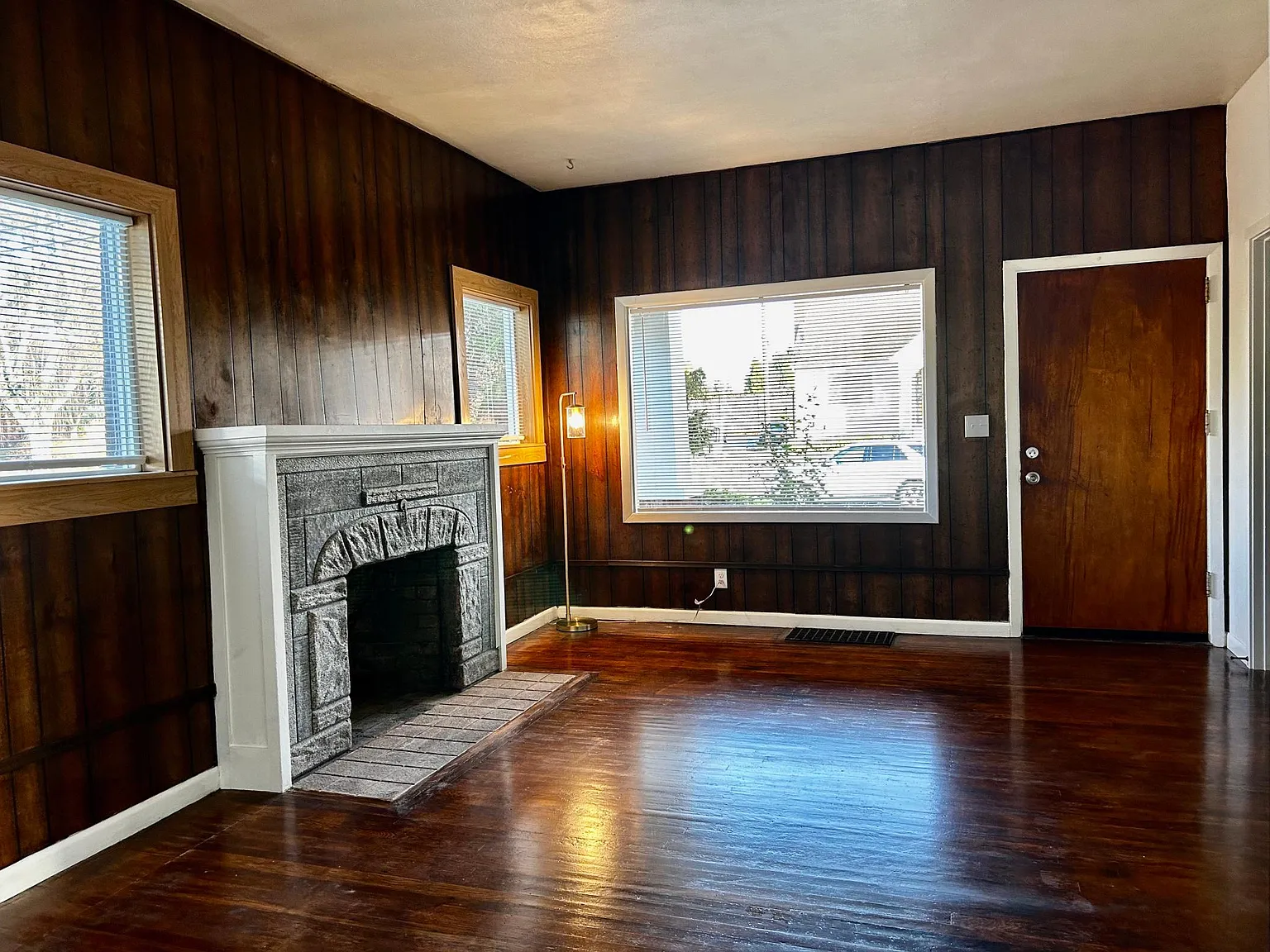 4833 N Montana Ave — Photo 2