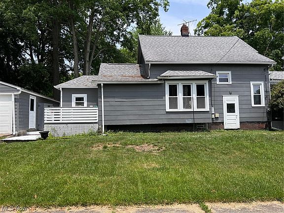 3rd image of 230 Jefferson St