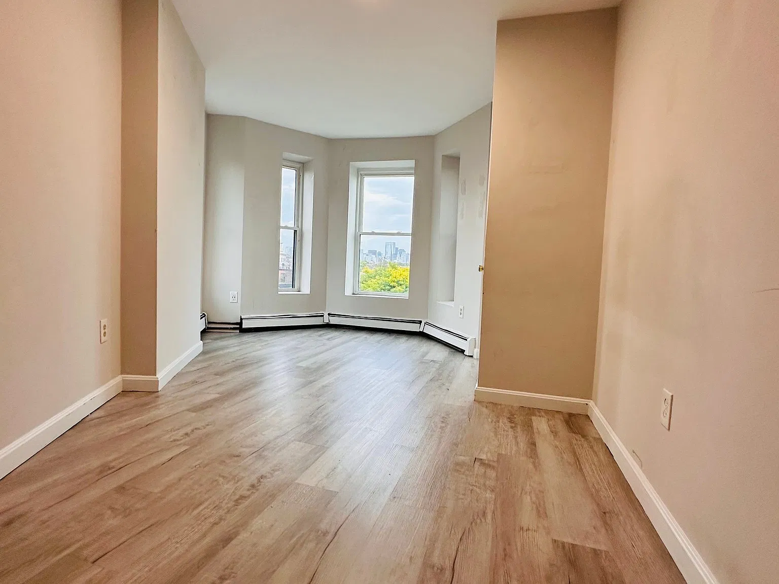 3 bed, 1.0 bath, $2,500 — Photo 4