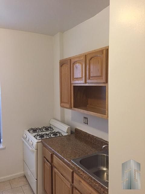 1st image of 560 Isham St APT 2A