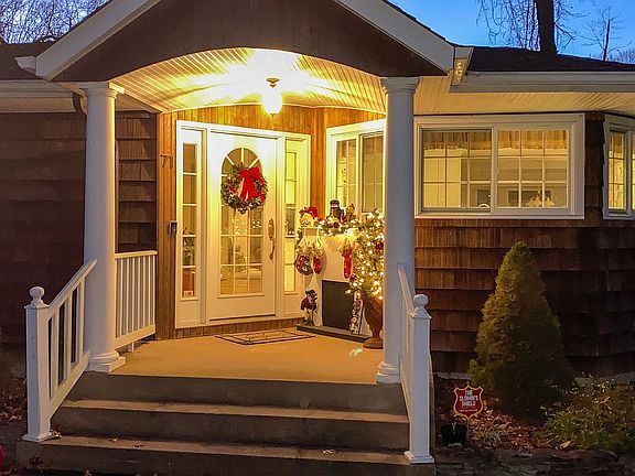 2nd image of 71 Emerald Ln