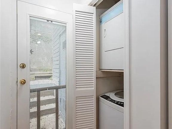 5th image of 124A Erie St APT 1