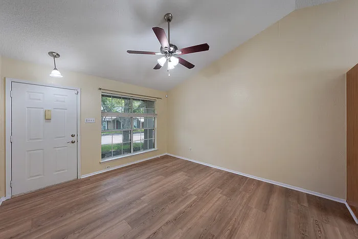1015 E Yager Ln #41 — Photo 3