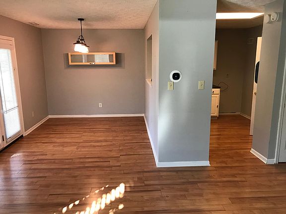 5th image of 4450 Connaught Dr W