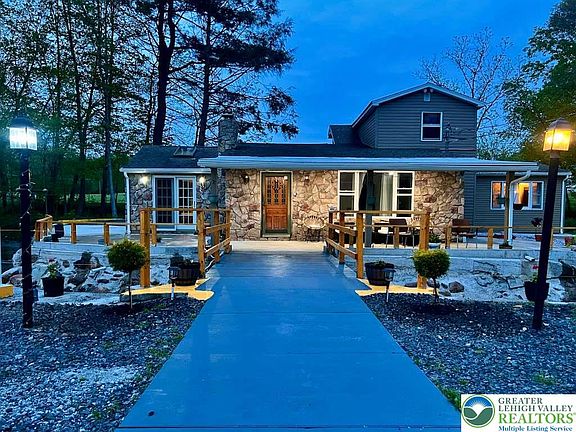 4th image of 447 Saint Johns Rd