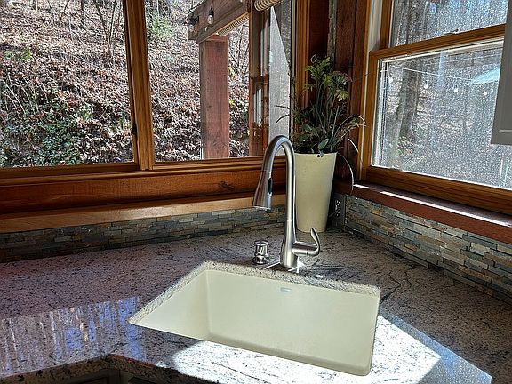 3rd image of 71 Creekside Cv N