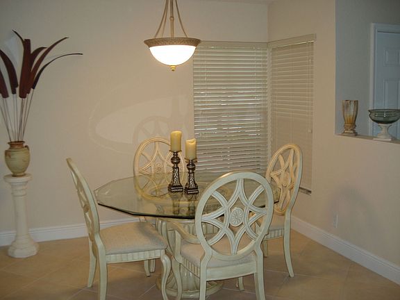 SEPARATE DINING ROOM