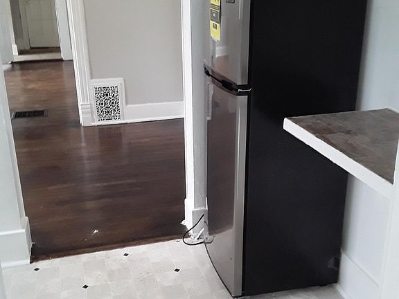 Gas stove and fridge included