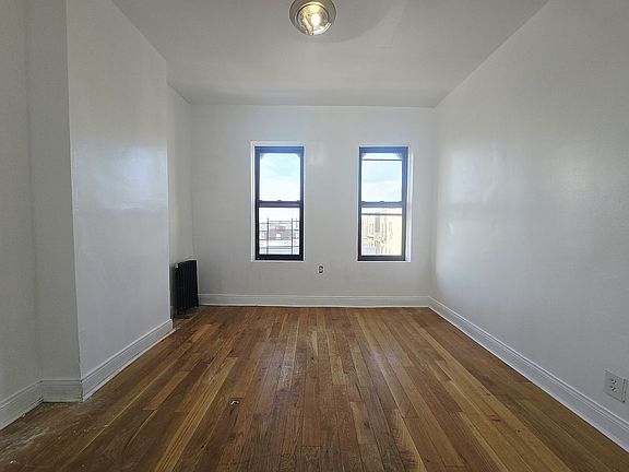3rd image of 1356 Willoughby Ave APT 3R