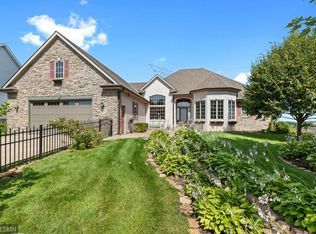 3051 Carey Heights Dr, Saint Paul, MN 55109