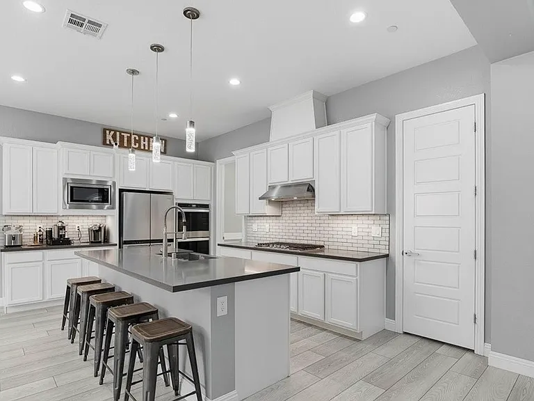 2562 Millburn Ave — Photo 7