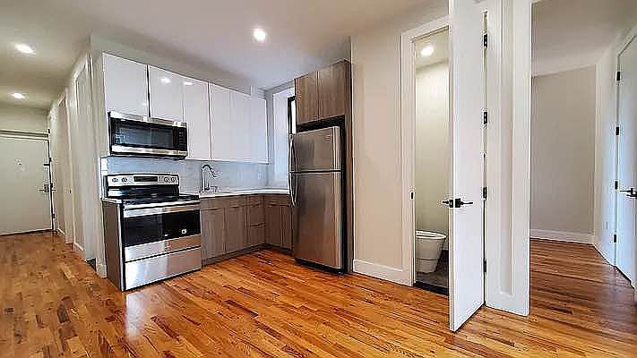 1st image of 1661 Lincoln Pl #3A