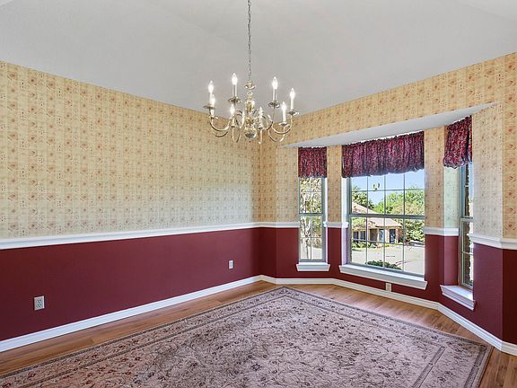 4th image of 1104 Berkshire Ct