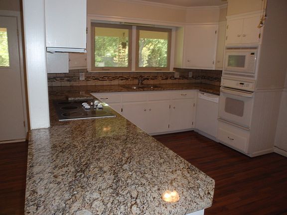 5th image of 1881 Elmwood Dr
