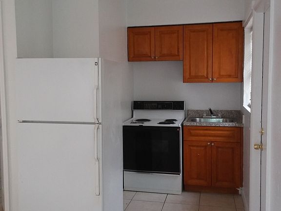 4th image of 117 SW 5th Ct #1-3