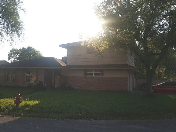 3rd image of 702 Reynolds Ave