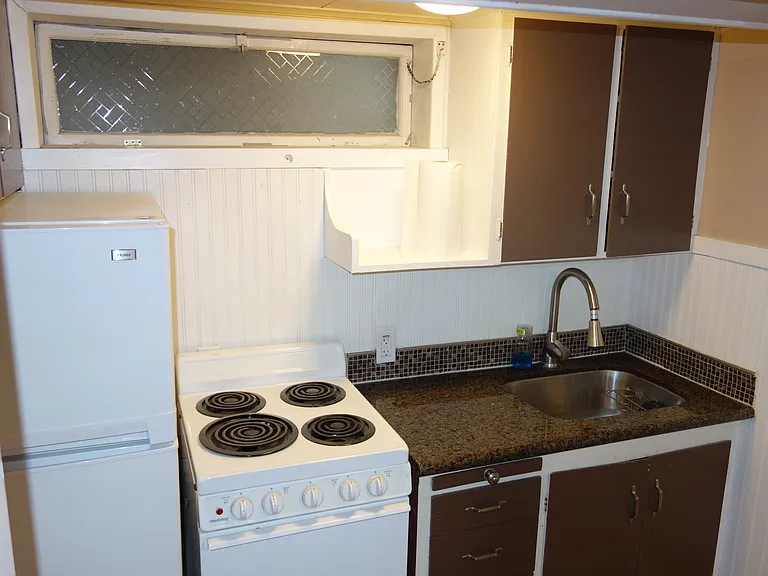 2312 Minor Ave E #C — Photo 6