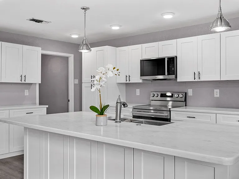 123 FM 480 — Photo 10