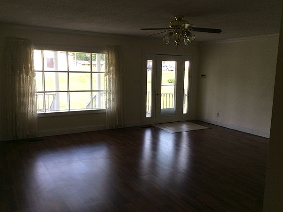 4th image of 211 2nd St