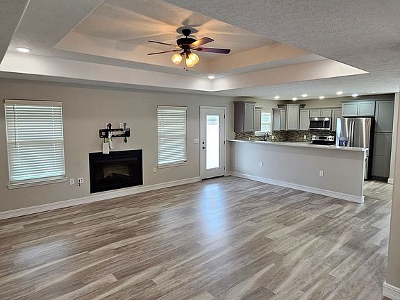 2nd image of 1228 Oakwood Cir