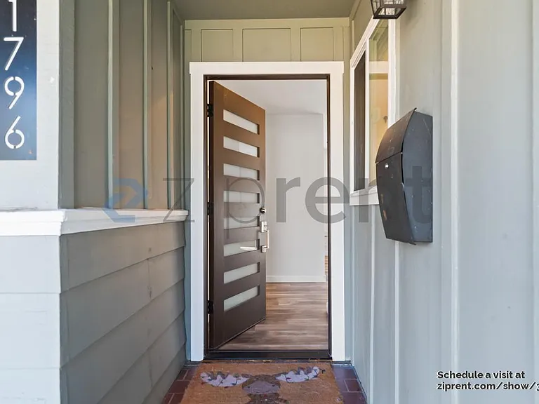 1796 Wyrick Ave — Photo 3