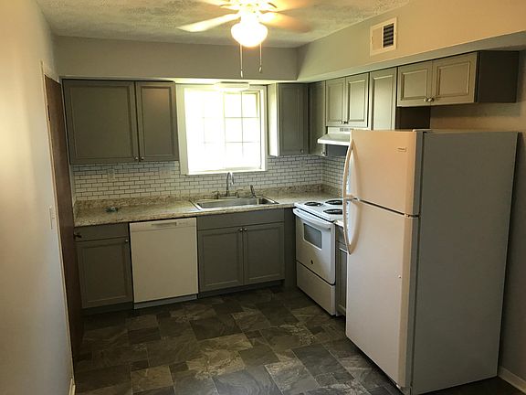 2nd image of 520 Greenfield Ln #1
