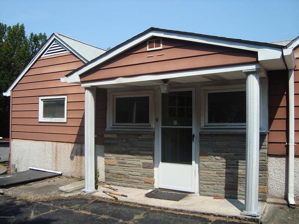 2nd image of 102 Old East End Blvd