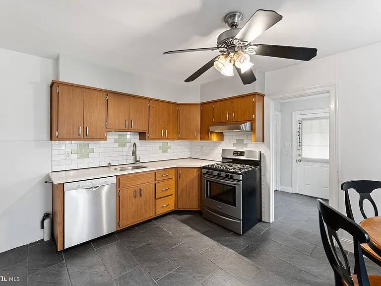809 Ardmore Ave — Photo 11