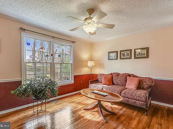 3rd image of 3505 Forsythia Ln